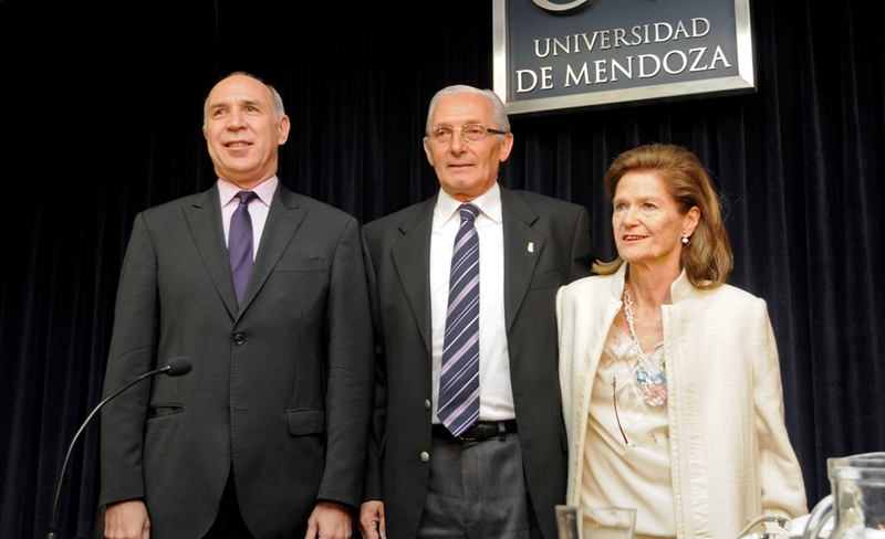Lorenzetti y Highton fueron distinguidos con el t�tulo de Doctor Honoris Causa por la Universidad de Mendoza