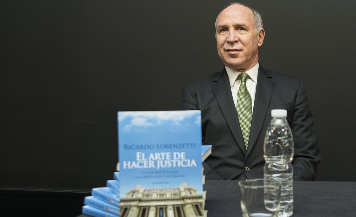 Ricardo Lorenzetti presentó en la ciudad de Rosario su libro “El arte de hacer justicia”