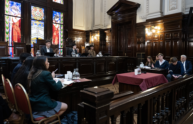 Imagen ilustrativa de: Alumnos de escuelas secundarias simularon un juicio oral