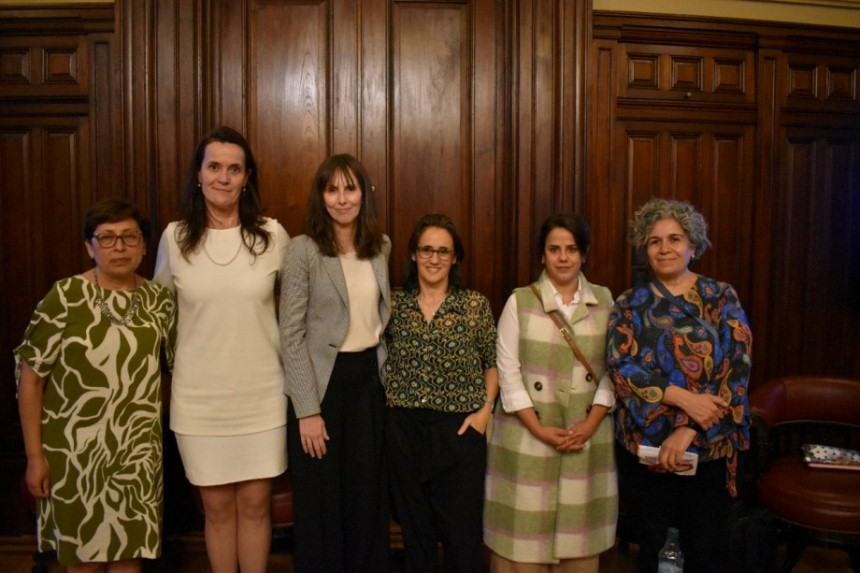 Cruz Martínez, Mariana Walace, Analía Monferrer, Natalia Gherardi, María Emilia Sesin y María Delia Castañares.
