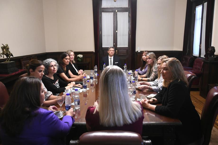 Reunión con las autoridades de AMJA.